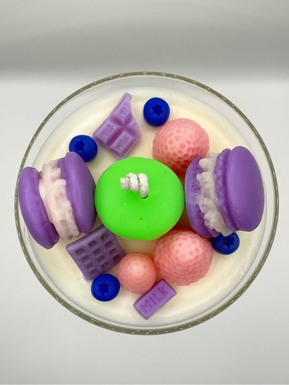 🕯️🍓Strawberry Açaí Dessert Style Candle - Picture 2 of 2